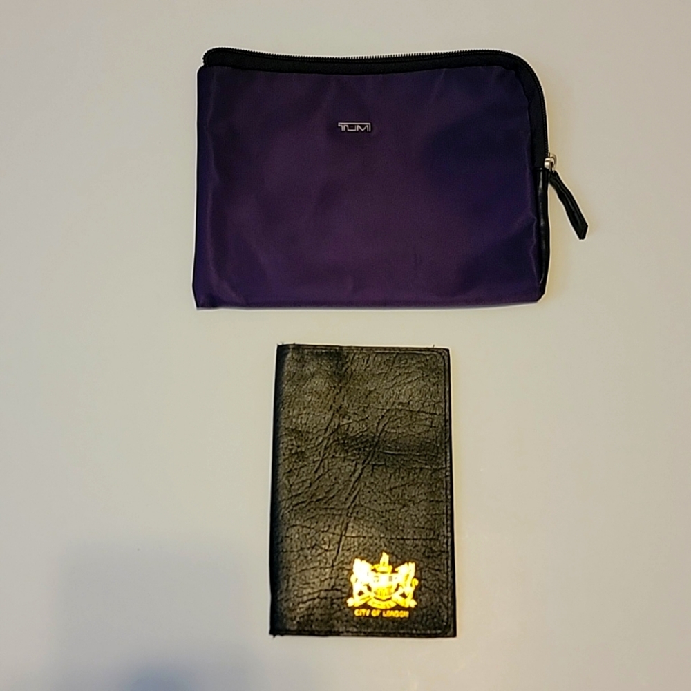 Tumi Delta pouch London passport holder